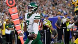 Justin Fields runs for touchdown, informal jets make a statement: 'He did everything we needed'